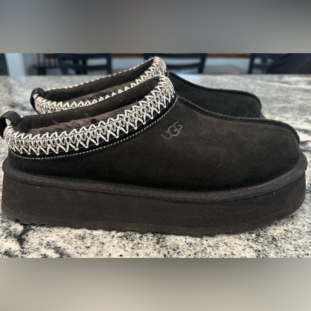 UGGs Tasman slippers platform- black
